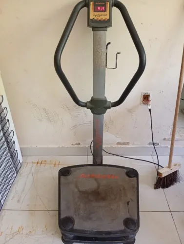 Vendo equipamento vibratória para musculação 