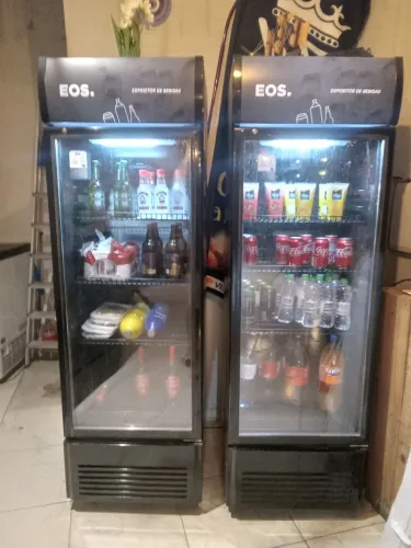 Vende um expositor valor a combinar expositor semi_ novo