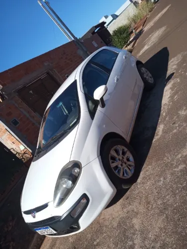 Fiat Punto Attractive 1.4 Fire Flex 8V 5P 2014