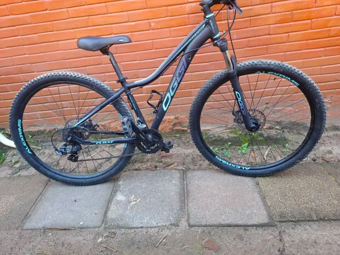 bicicleta Oggi Float Sport com aro 29 e câmbios Shimano de 21 velocidades.