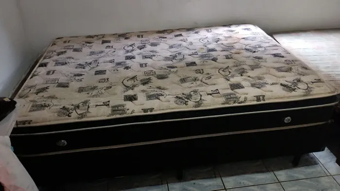 Cama de casal e coxão junto