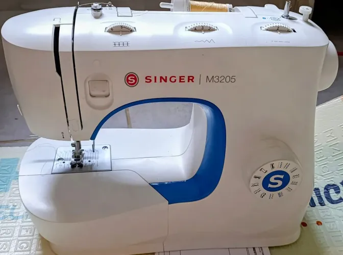 Máquina de costura Singer m3205