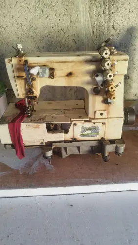 Estou vendendo as 3 máquinas por 700 reais cada uma Galoneira reta e verloque