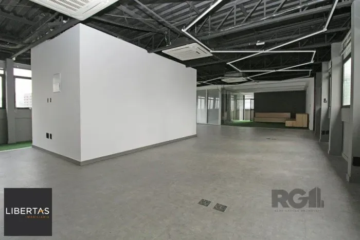 Conjunto com 171,46m² área privativa, com 1 vaga de garagem.