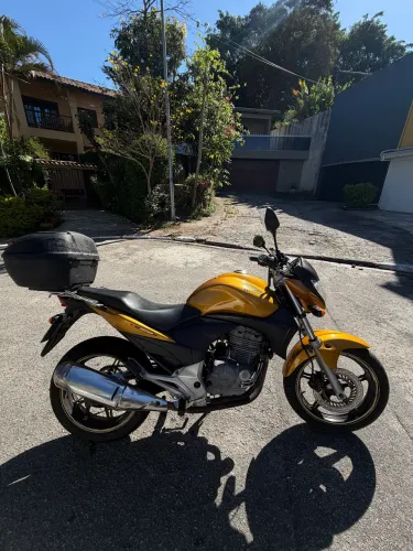 Cb 300 dourada