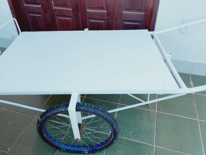 Vende -se um carrinho muito bom para trabalhar na praia