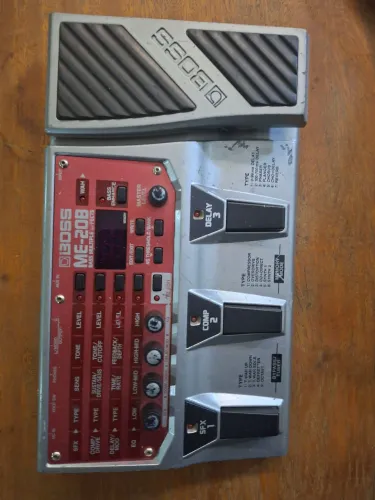 Pedaleira de Baixo BOSS ME-20B