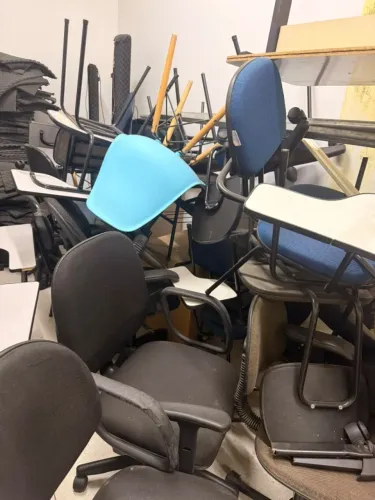 Móveis escola, escritório.