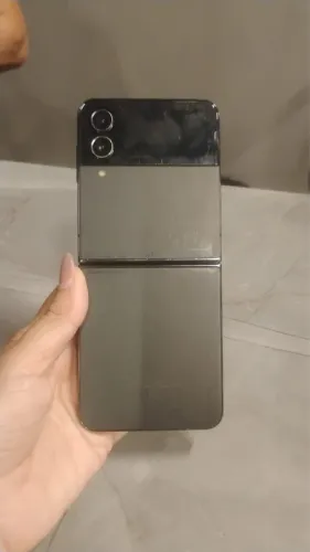 Samsung Galaxy Z Flip4