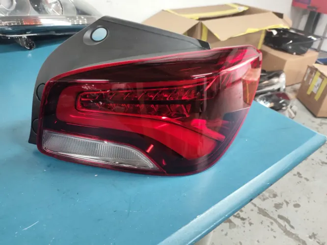 Lanterna Onix plus Hatch led lado direito 