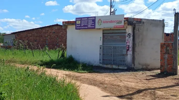 Oportunidade Única  Ponto Comercial + Terreno Amplo à Venda!