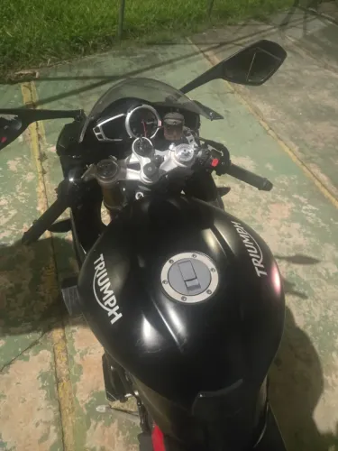 Vendo ou troco daytona 675R 2016