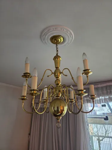 Lustre Clássico Dourado de 10 Braços - Estilo Candelabro