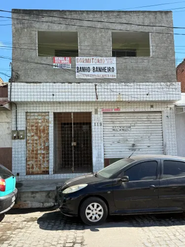 Casa com Ponto Comercial e Galpão Próximo à Feira da Sulanca