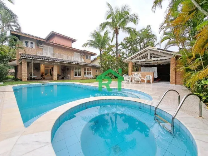 Casa de Alto Padrão, Condomínio Fechado, 5 Suítes, 3 Vagas, Lazer, Enseada, Guarujá/SP.
