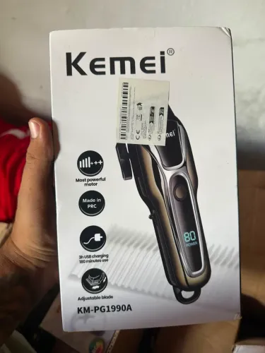 Máquina de cortar cabelo elétrica Kemei profissional recarregável via USB.