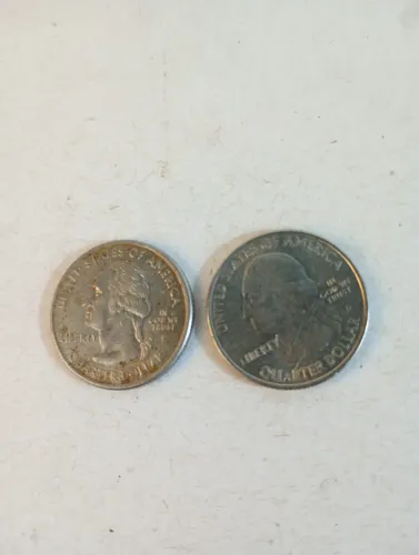 Lote c/ 2 moedas comemorativas de 25 Cents de Dólar (Quarter Dollar EUA)! Inclui: 1x Washi