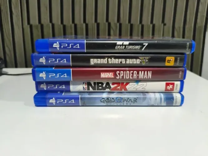 Ps4 Slim 1tb - 2 controles - 5 jogos - Tudo original incluindo os cabos