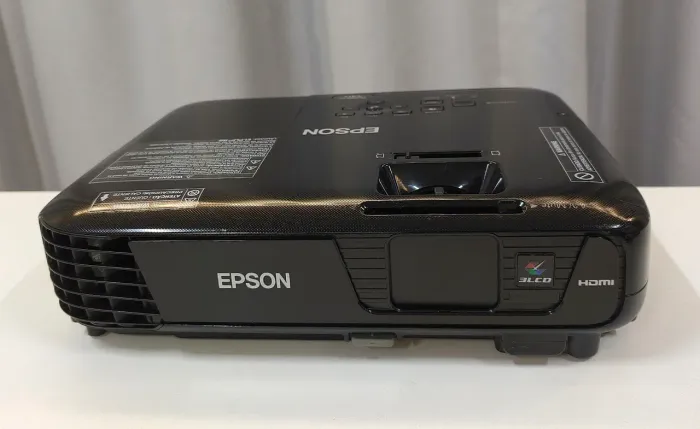 Projetor Epson S31+ Para ambiente muito iluminado até para o dia