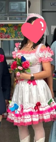 Vestido de noiva festa junina e bota texana branca