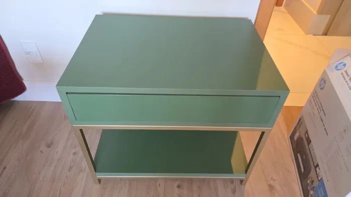 Mesa lateral madeira e metalon 0.69 largura x 0.49 comprimento x 0.58 altura