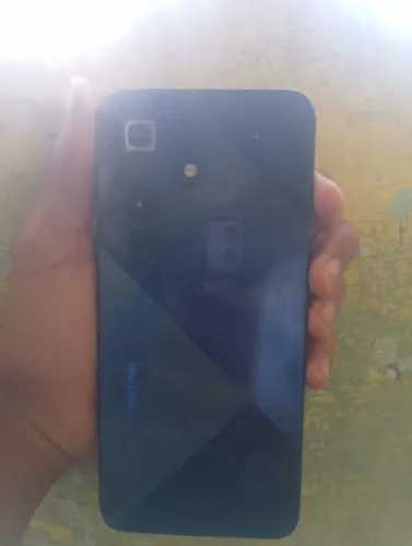 Celular infinix Hot 30 128 GB 8 de ram com a tela quebrada e a câmera principal de trás