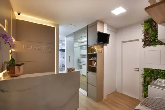 VAGA PARA RECEPCIONISTA DE CLÍNICA DE ESTÉTICA MEDICINA/ ODONTOLOGIA.