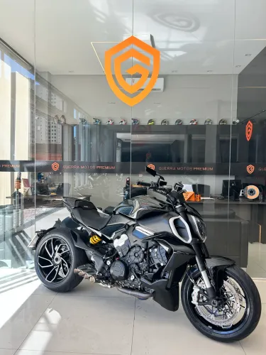 Ducati Diavel V4