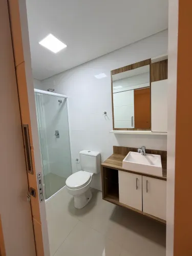 Apto próximo ao Farol Shopping , duas suítes .