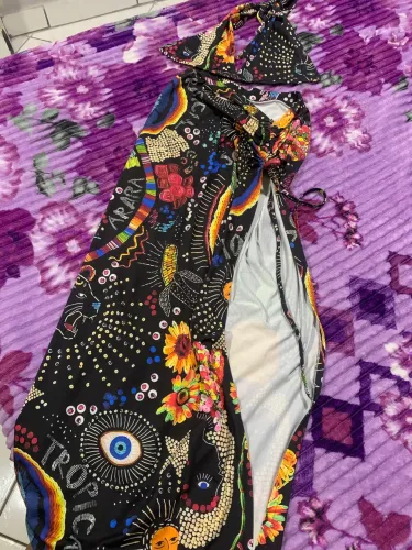 Roupas e sandálias novas