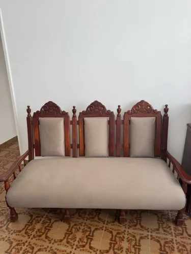 Sofá Antigo de Madeira Maciça - Estofado Novo em Suede