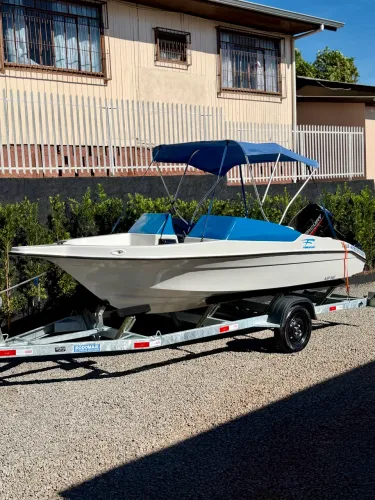 Lancha Fibrafort Lagoon 17 50HP (motor novo)