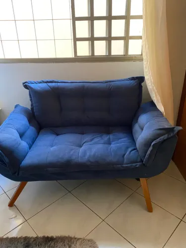 Namoradeira azul em bom estado