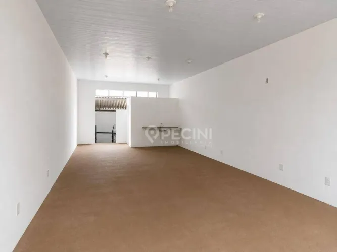 Salão comercial para locação na área Central- com 02 banheiros, lavanderia e mezanino.