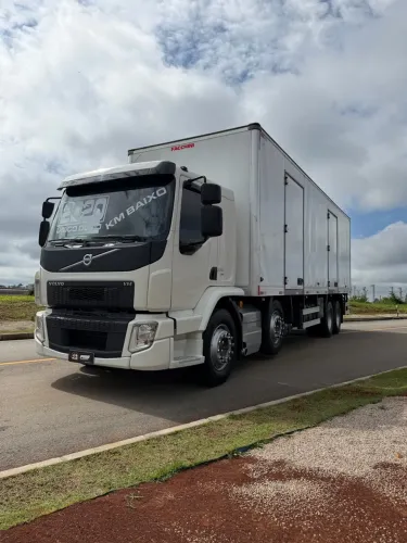Raridade VOLVO VM 330 km baixo c/ plásticos na interna 