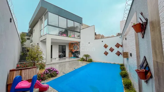Casa com piscina e 3 quartos à venda no bairro Lúcio de Abreu