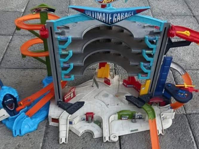 Ultimate Garage Gigante c/ Tubarão + Pista Looping 360°