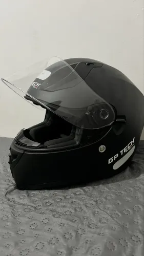 Capacete GP TECH preto-usado,conservado e pronto pra uso