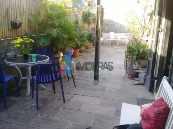 MARAVILHOSA COBERTURA DUPLEX NO LEME SALÃO 5 QUARTOS COM VARANDÃO
