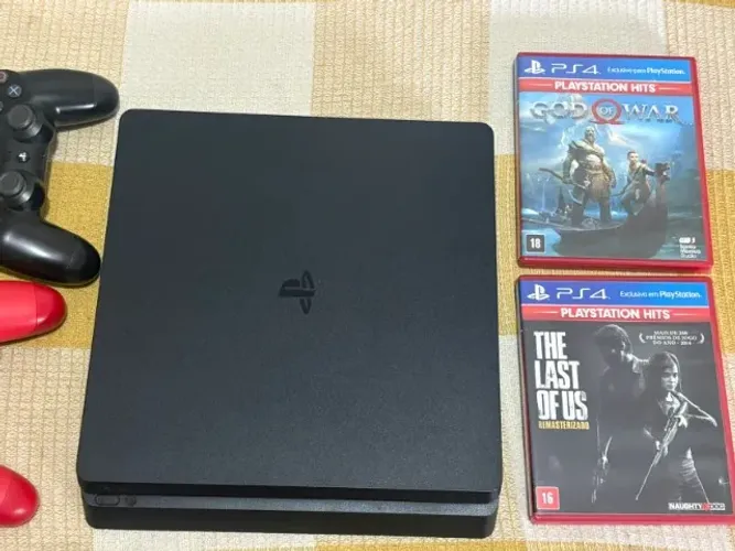 Playstation 4 + 2 jogos + 2 controles + carregador e a caixa original