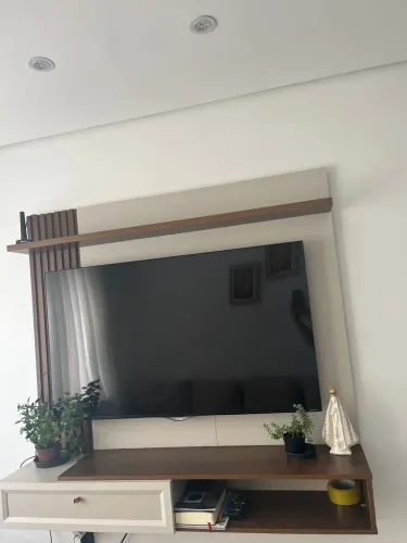 Painel Ripado Para Tv 55 Polegadas Alvorada Linea Brasil Cor Freijó/off White