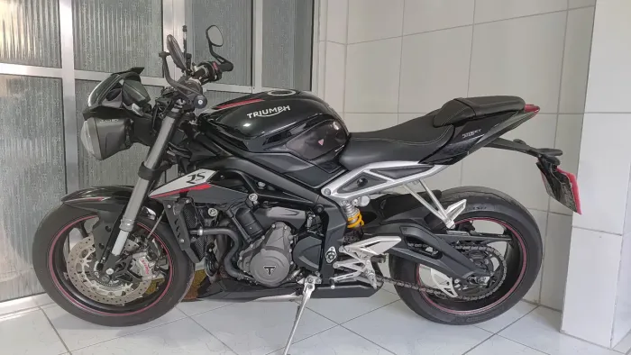 TRIUMPH STREET TRIPLE RS PREMIUM 2018