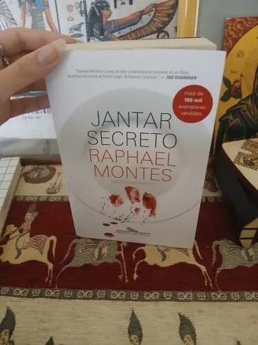 Livro Jantar secreto - Raphael Montes
