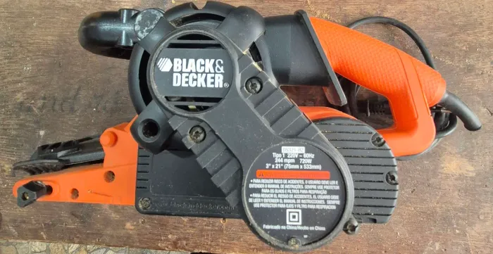 Lixadeira de cinta Black & Decker 220V
