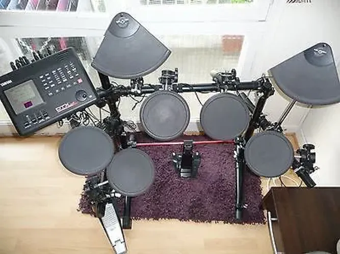 BATERIA ELETRÔNICA YAMAHA DTX V2.0 KIT - MODULO + RACK + 5 PADS + 2 PRATOS