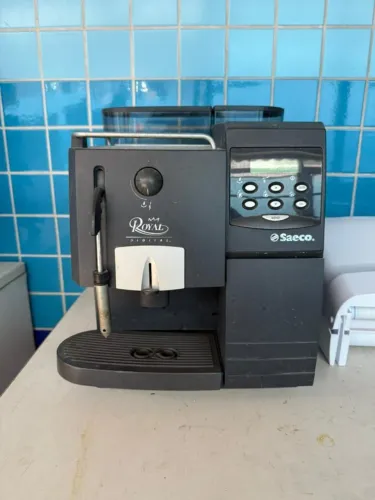 Máquina de Café Expresso Automática Saeco Royal Digital - 220V (Moedor em Grãos)