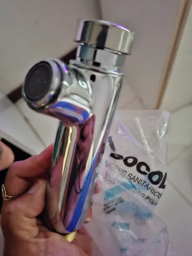 Torneira de parede Docol pressmatic