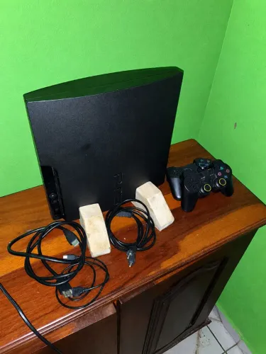 Vendo PS3 SLIM desbloqueado.