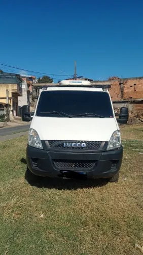 Iveco Daily 70c17 3x4 carroceria grade baixa