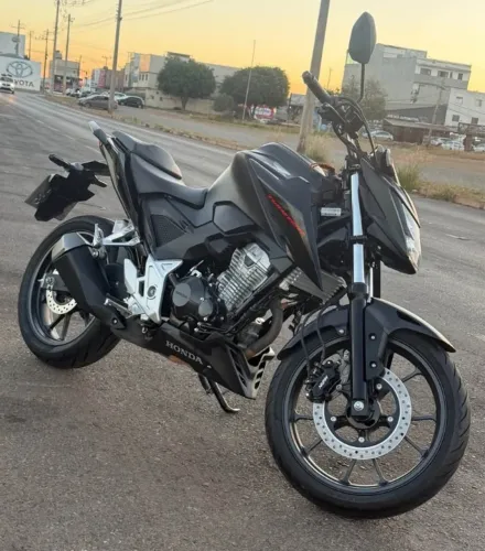 VENDO URGENTE HONDA CB (2024)